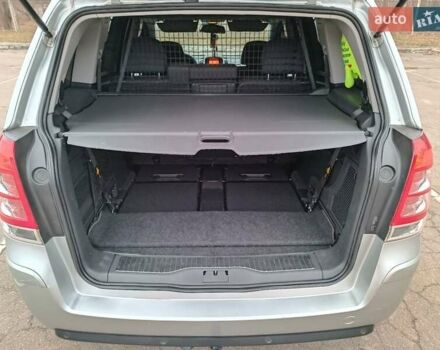 Серый Опель Зафира, объемом двигателя 1.69 л и пробегом 260 тыс. км за 8500 $, фото 37 на Automoto.ua