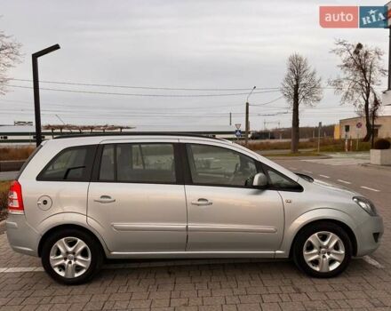 Серый Опель Зафира, объемом двигателя 1.7 л и пробегом 204 тыс. км за 8700 $, фото 3 на Automoto.ua