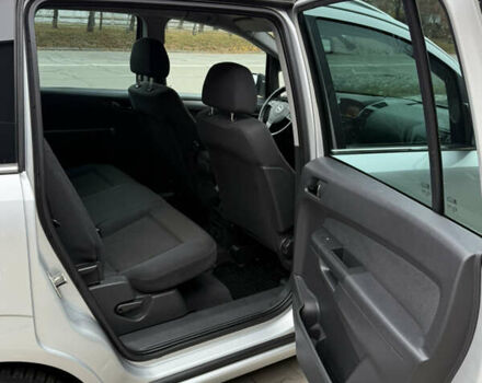 Серый Опель Зафира, объемом двигателя 1.8 л и пробегом 169 тыс. км за 8350 $, фото 44 на Automoto.ua