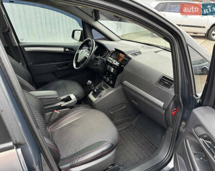 Сірий Опель Зафіра, об'ємом двигуна 1.7 л та пробігом 252 тис. км за 7999 $, фото 12 на Automoto.ua