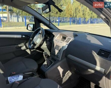 Серый Опель Зафира, объемом двигателя 1.7 л и пробегом 236 тыс. км за 7100 $, фото 4 на Automoto.ua