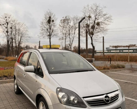 Серый Опель Зафира, объемом двигателя 1.7 л и пробегом 204 тыс. км за 8700 $, фото 2 на Automoto.ua