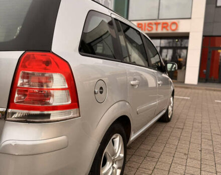 Серый Опель Зафира, объемом двигателя 1.7 л и пробегом 204 тыс. км за 8700 $, фото 4 на Automoto.ua