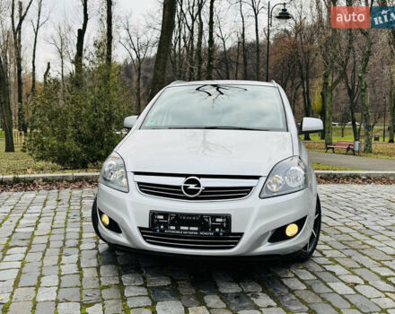 Серый Опель Зафира, объемом двигателя 1.6 л и пробегом 176 тыс. км за 7500 $, фото 1 на Automoto.ua
