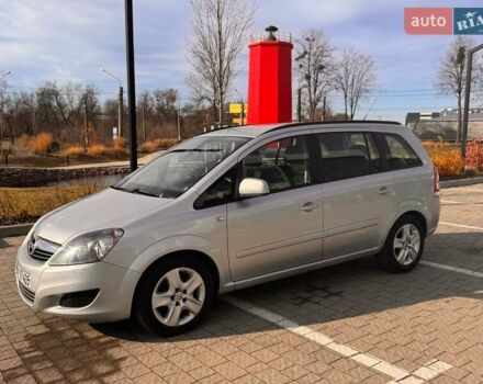 Серый Опель Зафира, объемом двигателя 1.7 л и пробегом 204 тыс. км за 8700 $, фото 7 на Automoto.ua