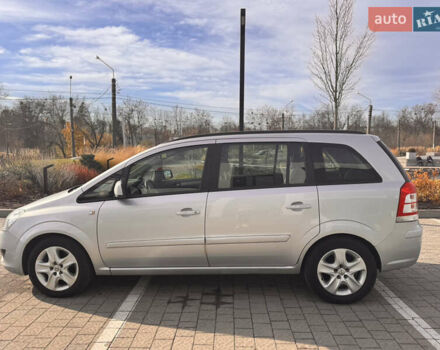 Серый Опель Зафира, объемом двигателя 1.7 л и пробегом 204 тыс. км за 8700 $, фото 6 на Automoto.ua