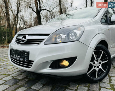 Серый Опель Зафира, объемом двигателя 1.6 л и пробегом 176 тыс. км за 7500 $, фото 2 на Automoto.ua