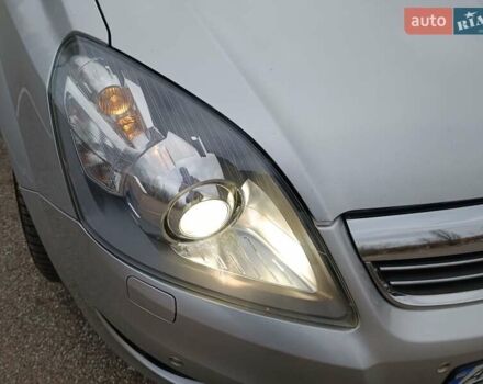 Серый Опель Зафира, объемом двигателя 1.69 л и пробегом 260 тыс. км за 8500 $, фото 8 на Automoto.ua