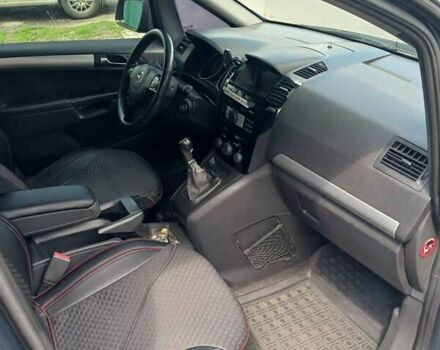 Серый Опель Зафира, объемом двигателя 1.7 л и пробегом 240 тыс. км за 8500 $, фото 6 на Automoto.ua