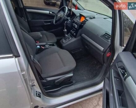 Серый Опель Зафира, объемом двигателя 1.69 л и пробегом 260 тыс. км за 8500 $, фото 27 на Automoto.ua