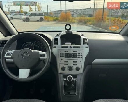 Серый Опель Зафира, объемом двигателя 1.7 л и пробегом 204 тыс. км за 8700 $, фото 10 на Automoto.ua