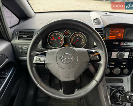 Сірий Опель Зафіра, об'ємом двигуна 1.7 л та пробігом 252 тис. км за 7999 $, фото 9 на Automoto.ua