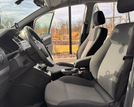 Серый Опель Зафира, объемом двигателя 1.7 л и пробегом 204 тыс. км за 8700 $, фото 28 на Automoto.ua