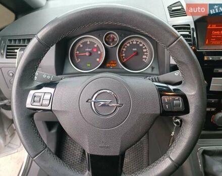Серый Опель Зафира, объемом двигателя 1.69 л и пробегом 260 тыс. км за 8500 $, фото 5 на Automoto.ua