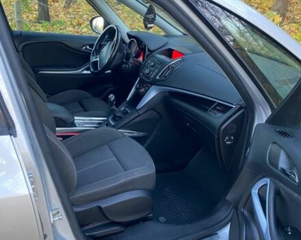 Серый Опель Зафира, объемом двигателя 2 л и пробегом 304 тыс. км за 9300 $, фото 8 на Automoto.ua