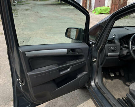 Серый Опель Зафира, объемом двигателя 1.8 л и пробегом 237 тыс. км за 8600 $, фото 4 на Automoto.ua