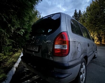 Серый Опель Зафира, объемом двигателя 1.6 л и пробегом 300 тыс. км за 1850 $, фото 4 на Automoto.ua