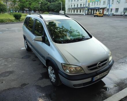 Серый Опель Зафира, объемом двигателя 2 л и пробегом 380 тыс. км за 3299 $, фото 8 на Automoto.ua