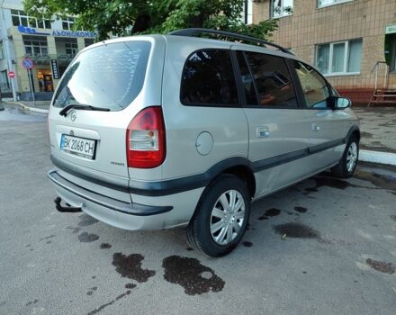 Серый Опель Зафира, объемом двигателя 2 л и пробегом 380 тыс. км за 3299 $, фото 5 на Automoto.ua