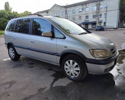 Серый Опель Зафира, объемом двигателя 2 л и пробегом 380 тыс. км за 3299 $, фото 7 на Automoto.ua