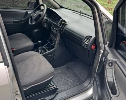 Сірий Опель Зафіра, об'ємом двигуна 2.2 л та пробігом 250 тис. км за 4000 $, фото 6 на Automoto.ua