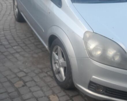 Серый Опель Зафира, объемом двигателя 1.9 л и пробегом 350 тыс. км за 4800 $, фото 2 на Automoto.ua