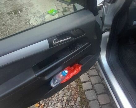 Серый Опель Зафира, объемом двигателя 1.9 л и пробегом 350 тыс. км за 4800 $, фото 7 на Automoto.ua