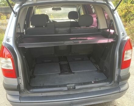 Серый Опель Зафира, объемом двигателя 2.2 л и пробегом 237 тыс. км за 4750 $, фото 4 на Automoto.ua