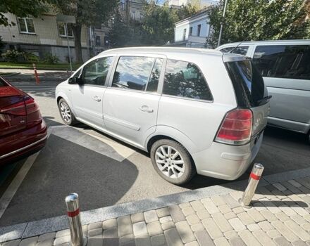 Серый Опель Зафира, объемом двигателя 1.6 л и пробегом 178 тыс. км за 4700 $, фото 1 на Automoto.ua