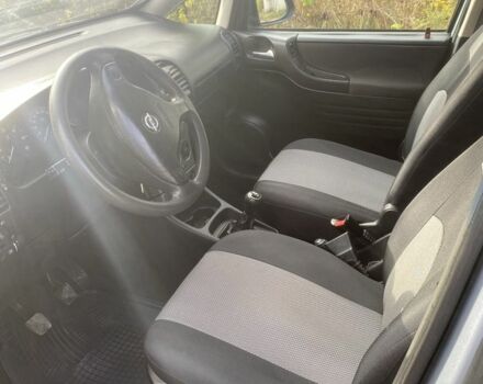 Серый Опель Зафира, объемом двигателя 2.2 л и пробегом 237 тыс. км за 4750 $, фото 5 на Automoto.ua