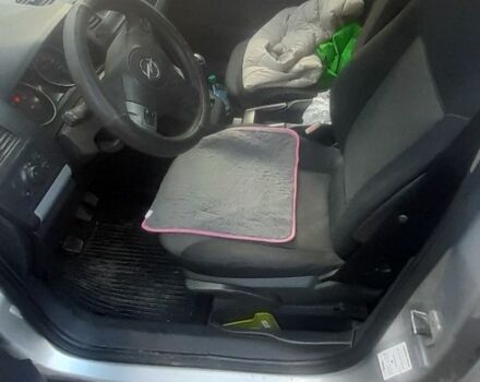 Серый Опель Зафира, объемом двигателя 1.9 л и пробегом 350 тыс. км за 4800 $, фото 5 на Automoto.ua