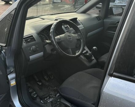 Серый Опель Зафира, объемом двигателя 1.6 л и пробегом 340 тыс. км за 5800 $, фото 2 на Automoto.ua