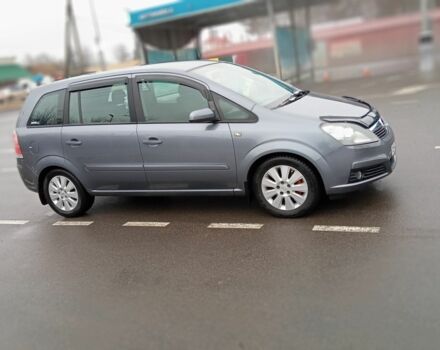 Серый Опель Зафира, объемом двигателя 1.6 л и пробегом 209 тыс. км за 7800 $, фото 2 на Automoto.ua