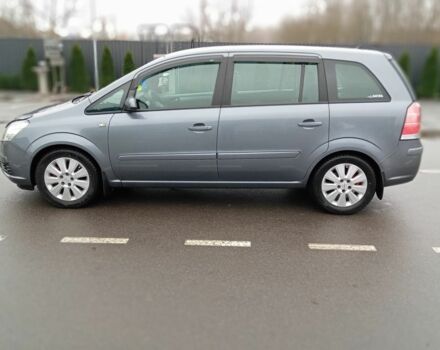 Серый Опель Зафира, объемом двигателя 1.6 л и пробегом 209 тыс. км за 7800 $, фото 1 на Automoto.ua