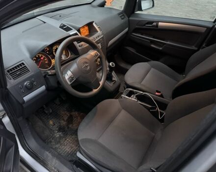 Серый Опель Зафира, объемом двигателя 1.8 л и пробегом 250 тыс. км за 4900 $, фото 5 на Automoto.ua