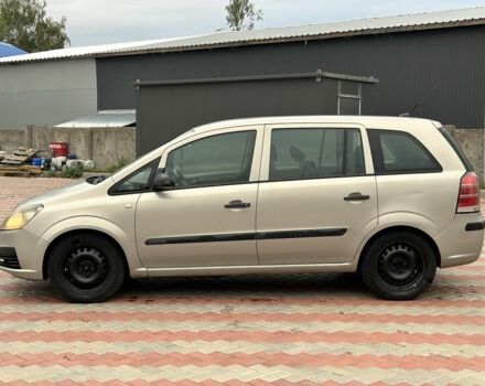 Серый Опель Зафира, объемом двигателя 1.9 л и пробегом 250 тыс. км за 2250 $, фото 1 на Automoto.ua