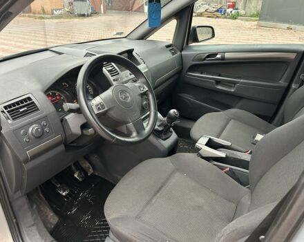 Серый Опель Зафира, объемом двигателя 1.9 л и пробегом 250 тыс. км за 2250 $, фото 8 на Automoto.ua