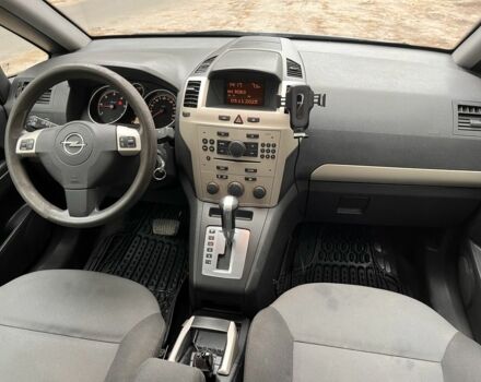 Серый Опель Зафира, объемом двигателя 1.9 л и пробегом 238 тыс. км за 2999 $, фото 7 на Automoto.ua