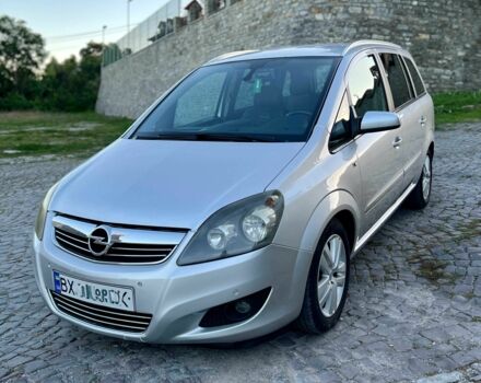 Серый Опель Зафира, объемом двигателя 1.7 л и пробегом 295 тыс. км за 6100 $, фото 2 на Automoto.ua