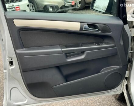 Серый Опель Зафира, объемом двигателя 1.8 л и пробегом 300 тыс. км за 7490 $, фото 10 на Automoto.ua