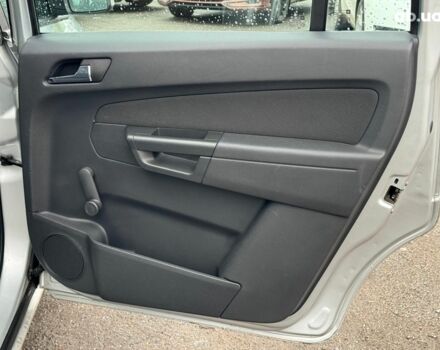 Серый Опель Зафира, объемом двигателя 1.8 л и пробегом 300 тыс. км за 7490 $, фото 16 на Automoto.ua