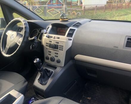 Серый Опель Зафира, объемом двигателя 1.9 л и пробегом 290 тыс. км за 5600 $, фото 4 на Automoto.ua