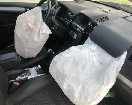 Серый Опель Зафира, объемом двигателя 1.9 л и пробегом 220 тыс. км за 4500 $, фото 4 на Automoto.ua