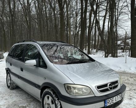 Серый Опель Зафира, объемом двигателя 2 л и пробегом 300 тыс. км за 1800 $, фото 1 на Automoto.ua