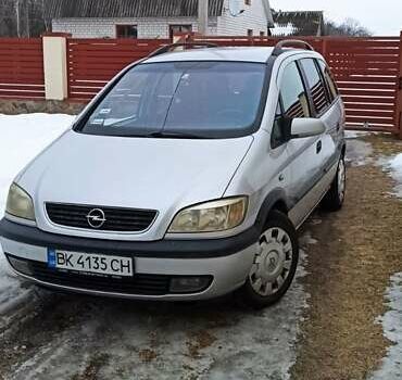 Серый Опель Зафира, объемом двигателя 2 л и пробегом 376 тыс. км за 3500 $, фото 1 на Automoto.ua