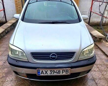 Серый Опель Зафира, объемом двигателя 2.2 л и пробегом 393 тыс. км за 3800 $, фото 1 на Automoto.ua
