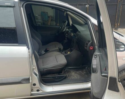 Серый Опель Зафира, объемом двигателя 2 л и пробегом 111 тыс. км за 5200 $, фото 1 на Automoto.ua