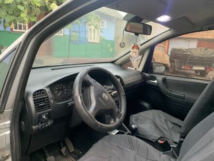 Серый Опель Зафира, объемом двигателя 1.8 л и пробегом 140 тыс. км за 3400 $, фото 1 на Automoto.ua