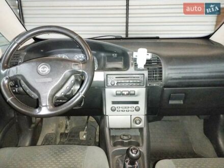 Серый Опель Зафира, объемом двигателя 1.6 л и пробегом 182 тыс. км за 4200 $, фото 1 на Automoto.ua