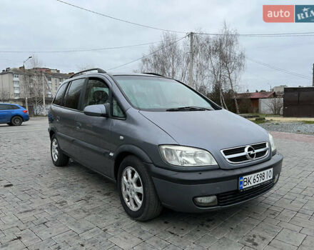 Серый Опель Зафира, объемом двигателя 2 л и пробегом 328 тыс. км за 3700 $, фото 1 на Automoto.ua